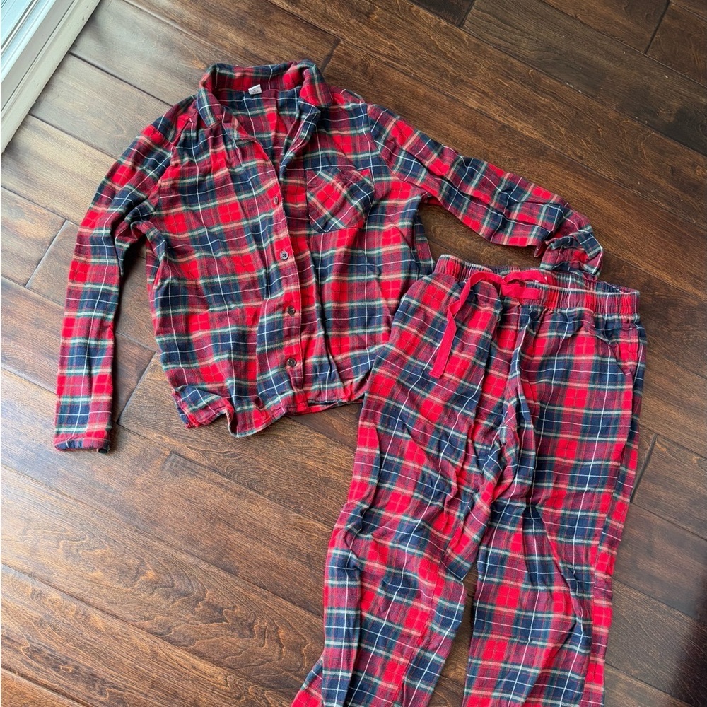 Old Navy Red and Black Plaid Women's Pajama Set